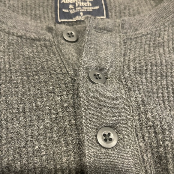 ABERCROMBIE & FITCH Men’s Knit Henley Pullover Top - Picture 5 of 7